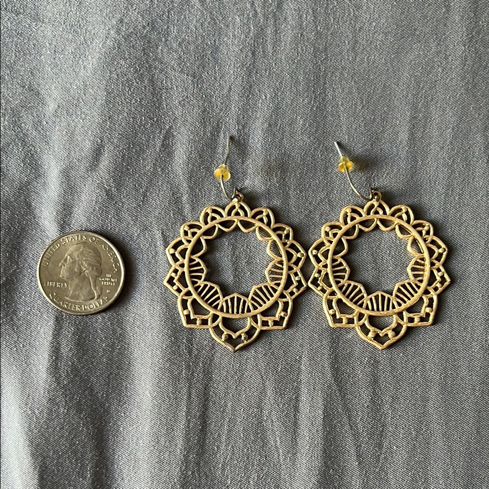 Elegant Gold Filigree Earrings